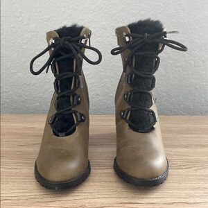 Parker Sky Stylish Brown and Black Lace-Up Boots w/ Faux Fur Tongue Women Size 8